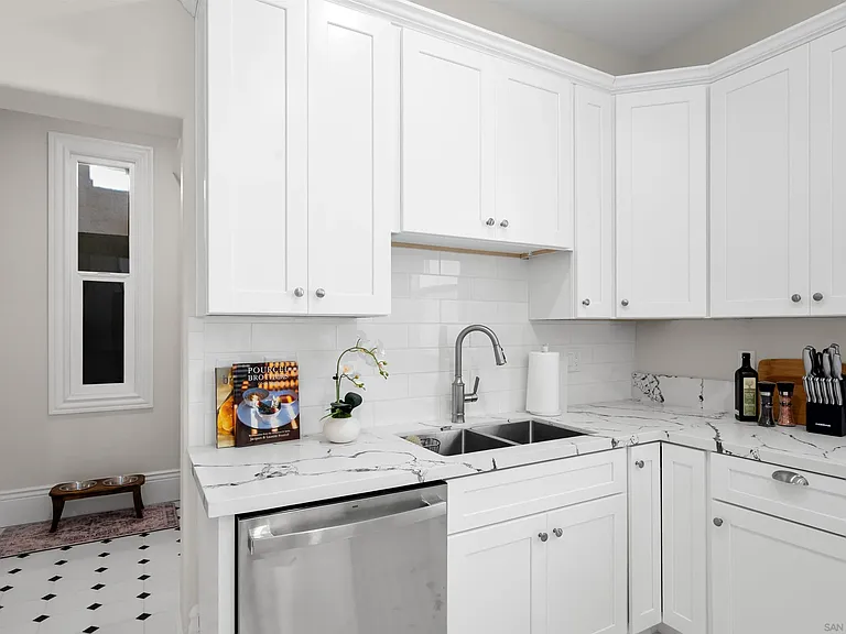2251 Brant St — Photo 11