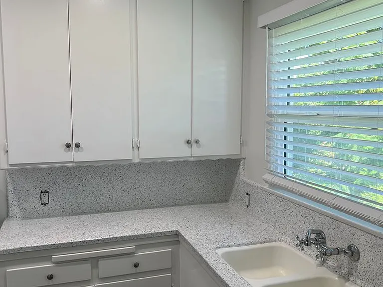 1701 Peppertree Ln — Photo 1