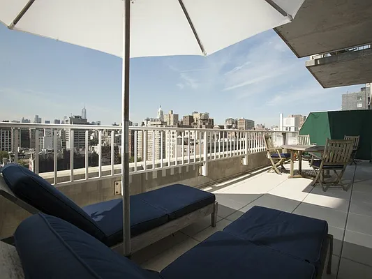 Sold by Sotheby's International Realty | media 23