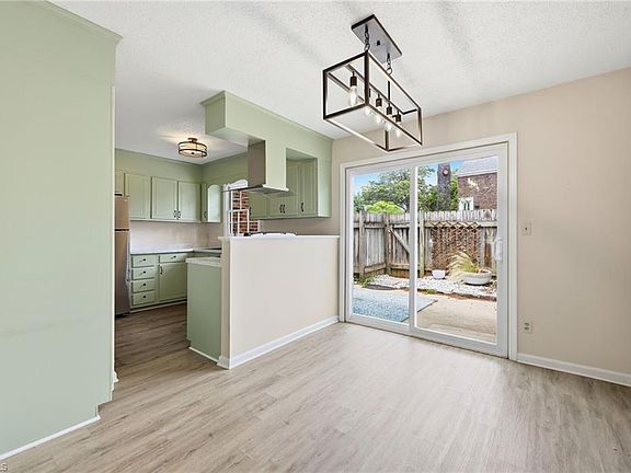 3rd image of 159 Charlestowne Cir