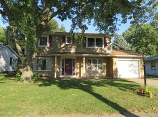 1714 Scottsdale Dr, Champaign, IL 61821