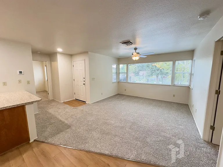 Amanda Place Apartments — Photo 37