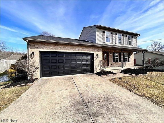 2nd image of 2957 Collingwood Pl