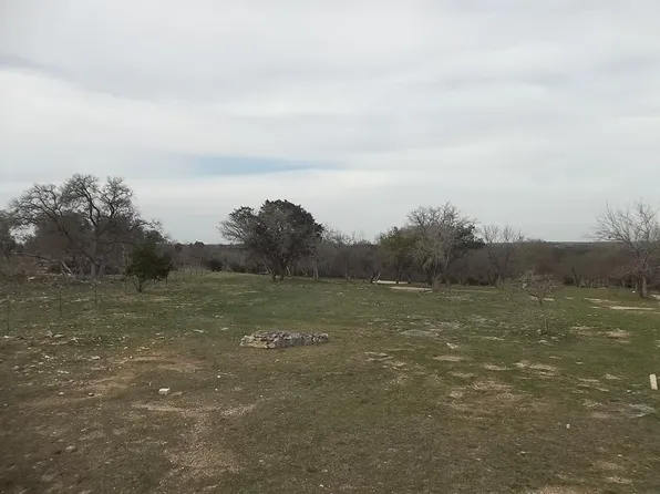 147 Walnut Pkwy W, Ingram, TX 78025