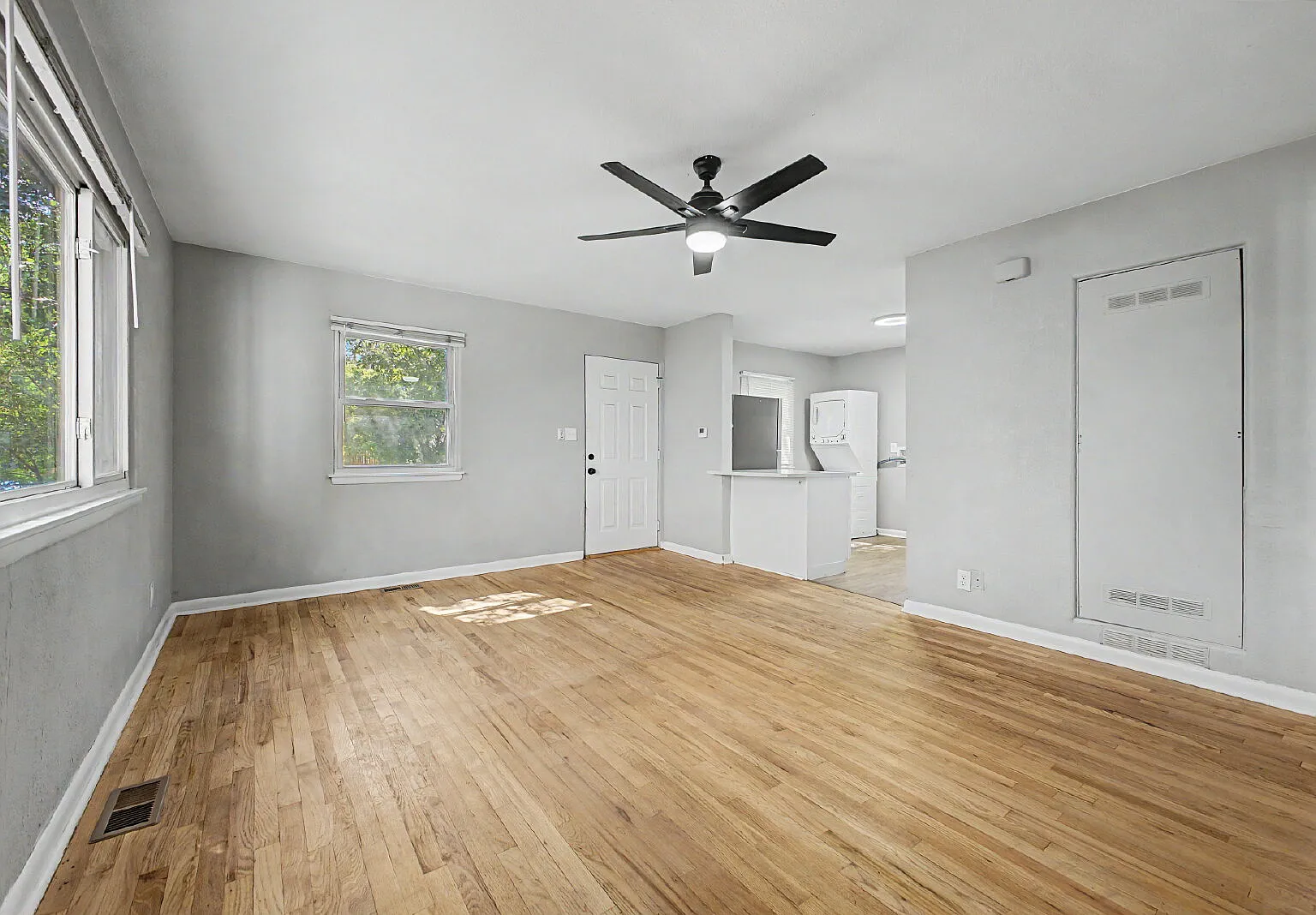 2 bed, 1.0 bath, 725 sqft, $2,150 — Photo 4