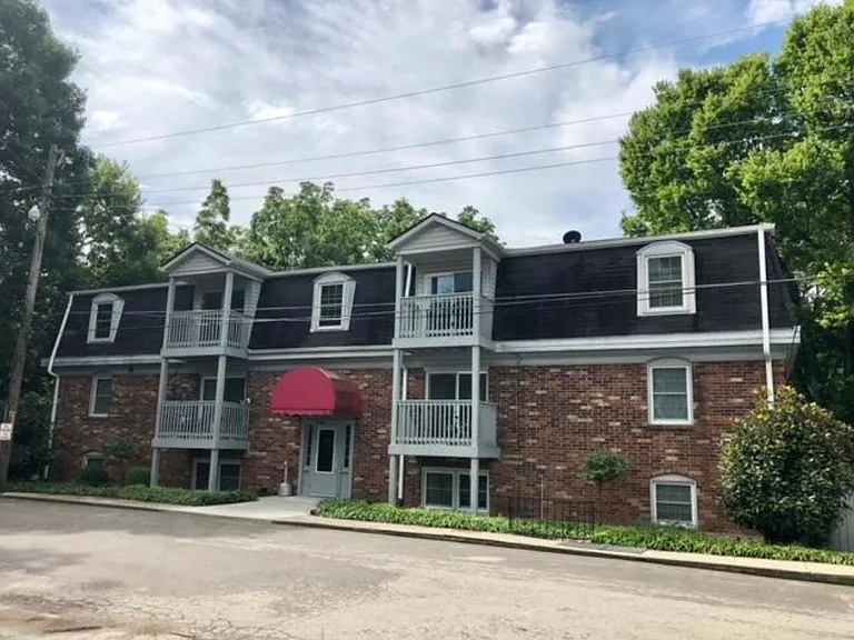 220 Pearson St — Photo 1