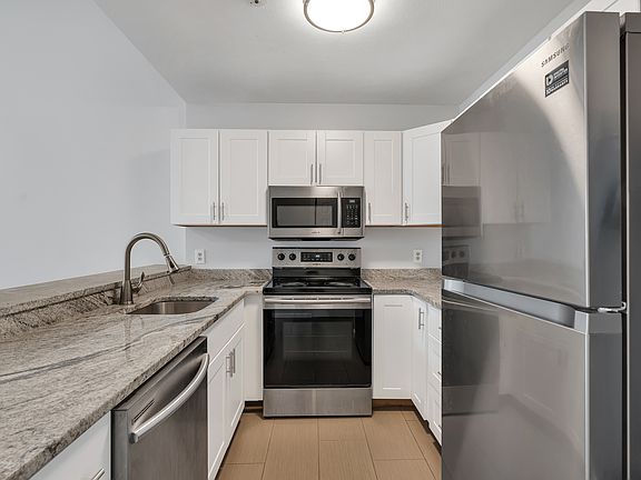 3rd image of 200 Woodlawn Ave APT 306