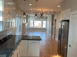 4037 W Roscoe St #2, Chicago, IL 60641