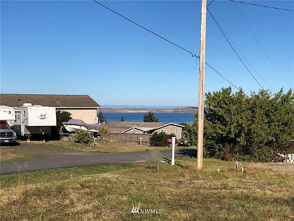 5th image of 81 Hemlock Dr