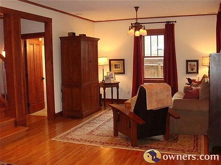 Living room (w/surround sound)