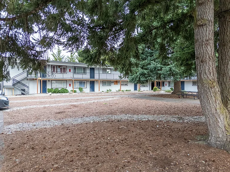 Cascade Village — Photo 15