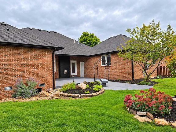 4th image of 816 W Myra Drive
