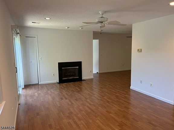4th image of 71 Colton Cir #71