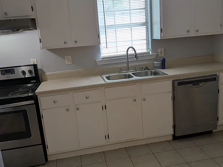 574 Fletcher St SW — Photo 16