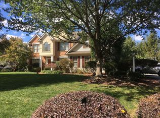 1358 Hyde Park Dr, Lancaster, PA 17601