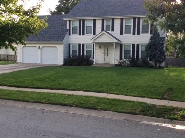 15104 Woodson St, Overland Park, KS 66223