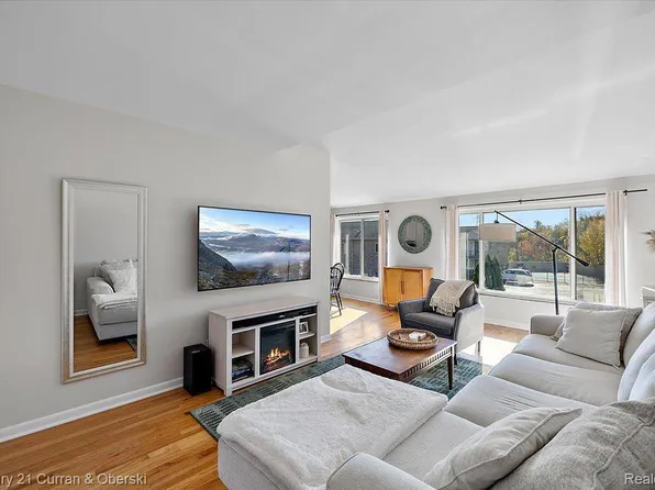 335 N Eton St Unit 31H, Birmingham, MI 48009