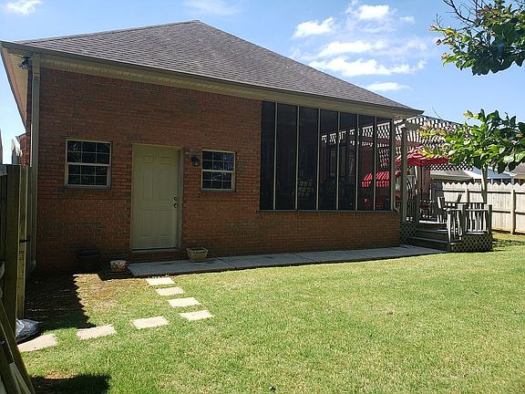 4th image of 204 Woodbury Ct