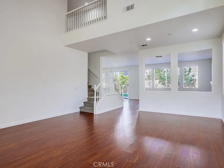 321 Riley Ct — Photo 10