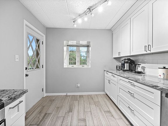 5th image of 10511 S Roberts Rd APT 2A