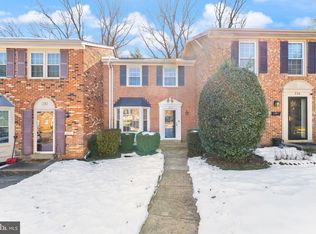 212 Commons Dr NW, Vienna, VA 22180