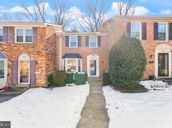 212 Commons Dr NW, Vienna, VA 22180