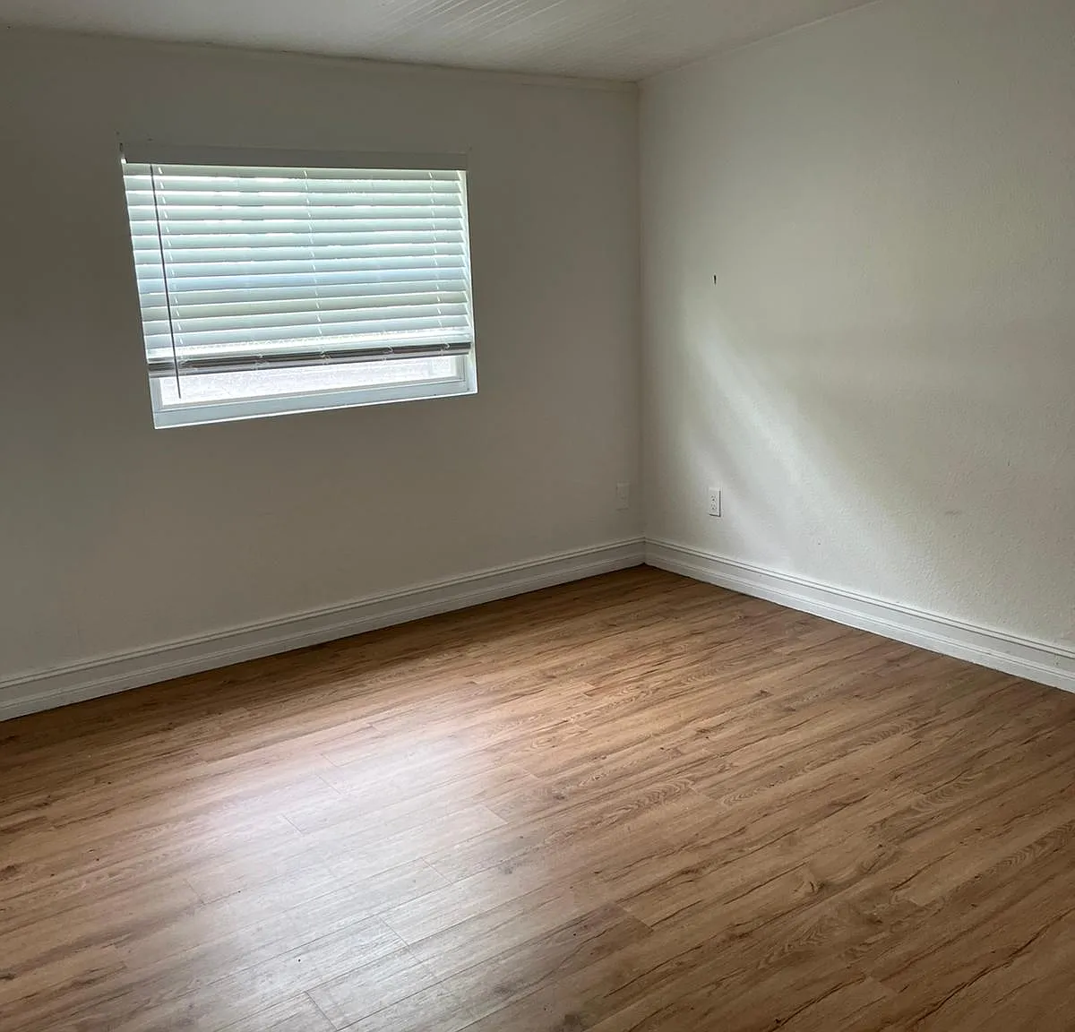 3 bed, 1152 sqft, $1,875 — Photo 4