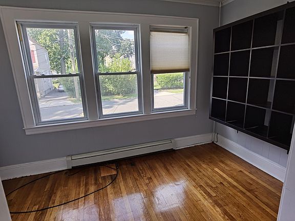 4th image of 19 Wilfred St Floor 1
