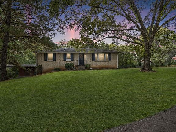 3rd image of 801 Dumas Dr