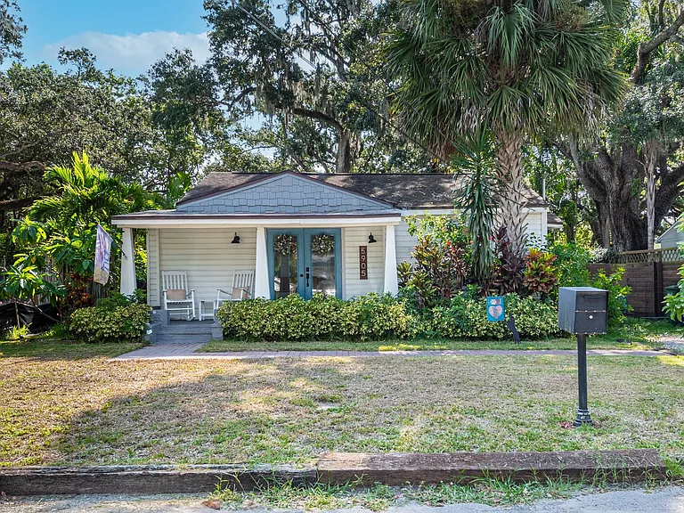 5905 N Eustace Ave — Photo 1