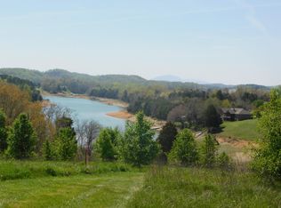 13 Frank Dawn Rd, Dandridge, TN 37725