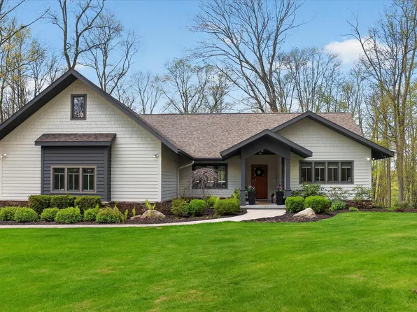1901 McCabe Ave NE, Lowell, MI 49331