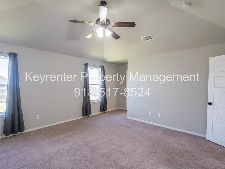 6800 S 20th St — Photo 18