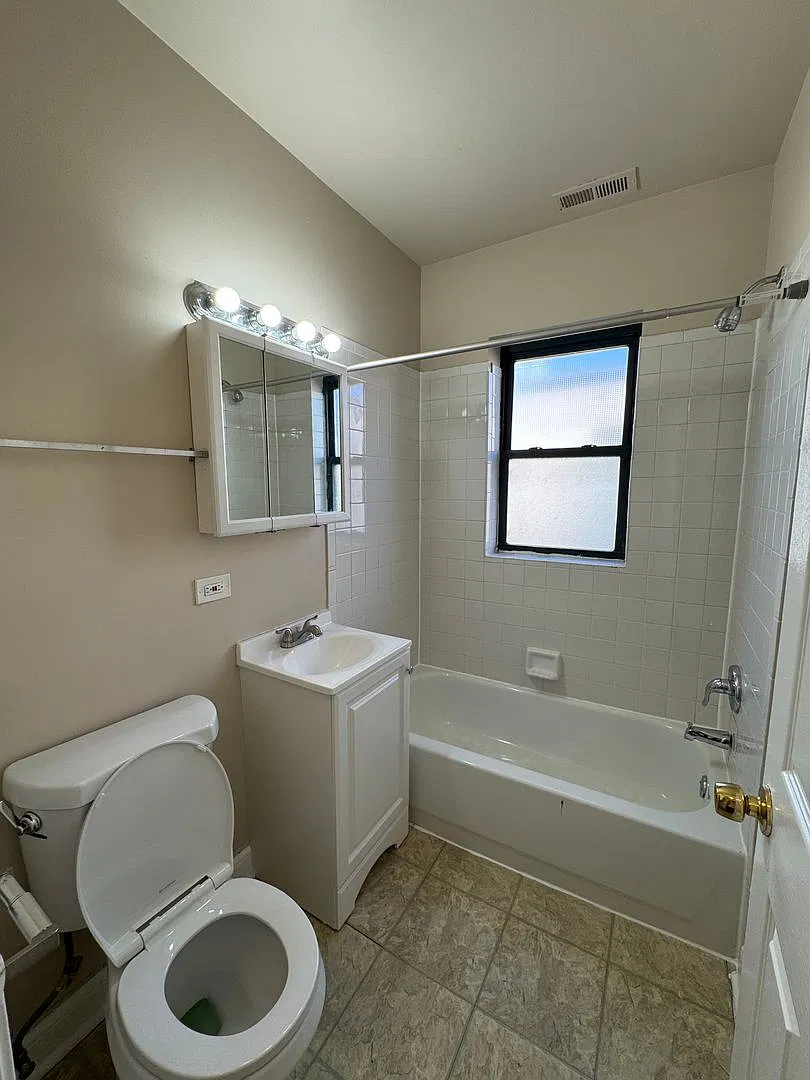 2 bed, $1,200 — Photo 4