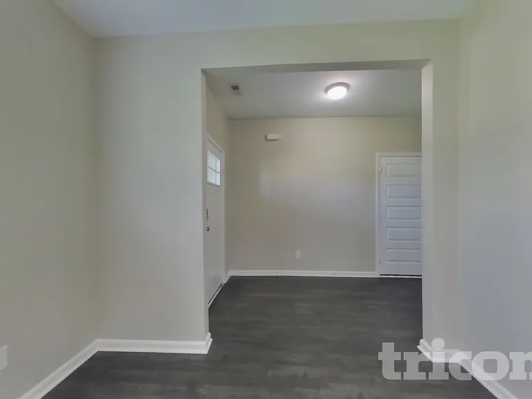 1016 Cyril Dr — Photo 4