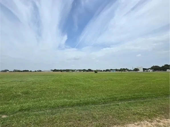 1244 Thunderbird Dr, Palacios, TX 77465