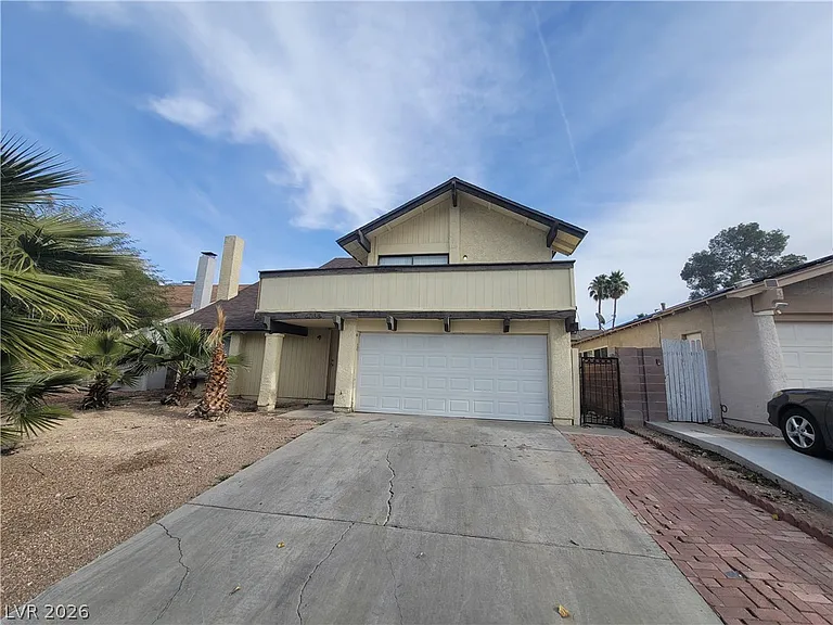 4760 Woodridge Rd — Photo 2