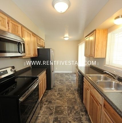 5th image of 1318 E Alameda Rd