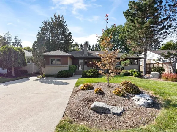 345 Grace Rd, Tecumseh, ON N8N 2G6