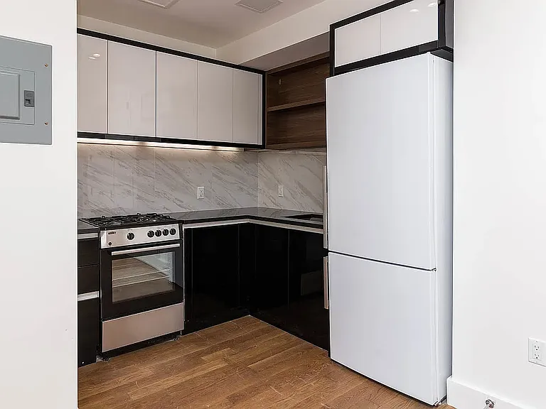 581 Ocean Pkwy #4K — Photo 4