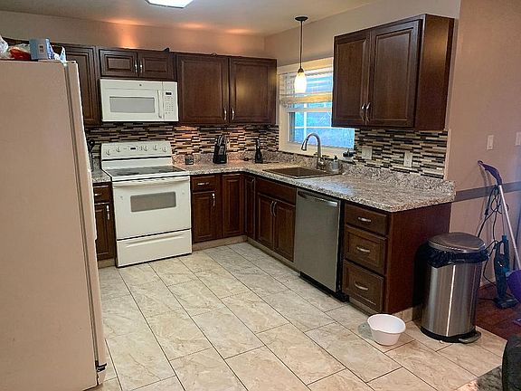 2nd image of 407 Barrywood Ln