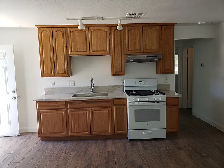 38503 Larkin Ave — Photo 5