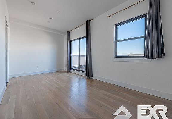 2nd image of 396 Cornelia St #3R