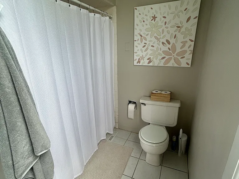 425 Russell St #1/2 — Photo 6