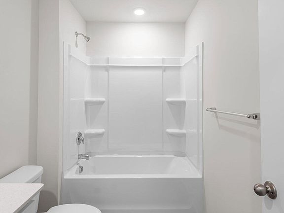 5th image of 301 Gray Street