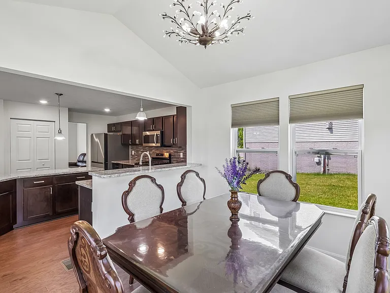 1105 Deerfield Dr — Photo 32
