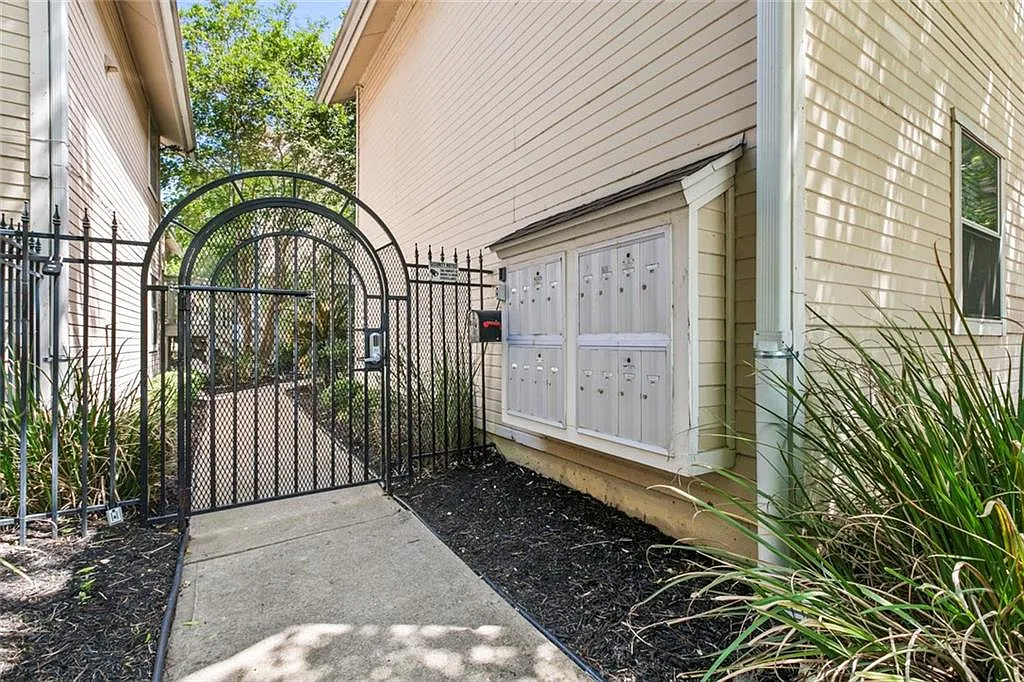 1110 W 22nd St Apt 4 — Photo 3