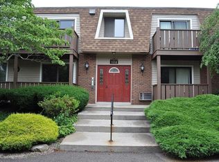 27 School St APT 2, Westerly, RI 02891