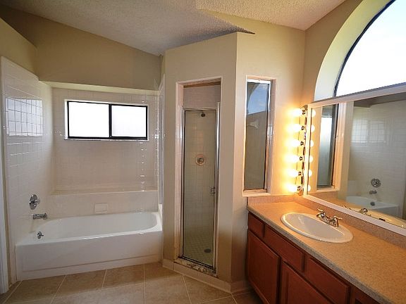 4th image of 243 Satinwood Cir