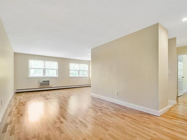 Heritage House Apartments — Photo 46